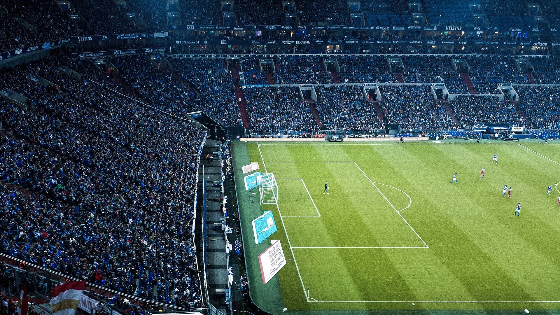 明尼苏达寒夜，霍勒迪的火焰，当舞台灯光聚焦，他便是风暴本身