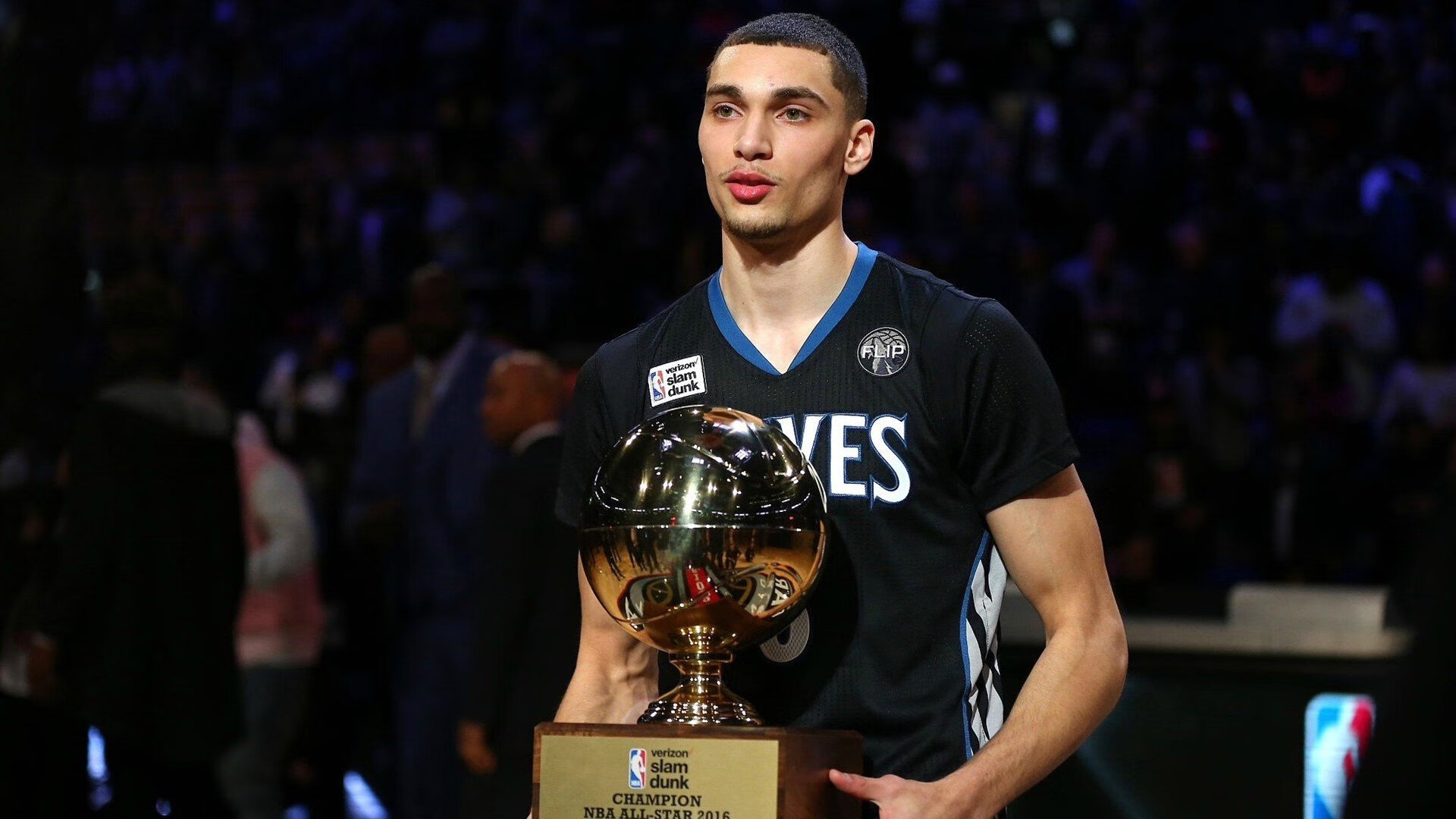 绿茵场与乒乓台的双重奏，奥地利鏖战波兰，樊振东统治全场